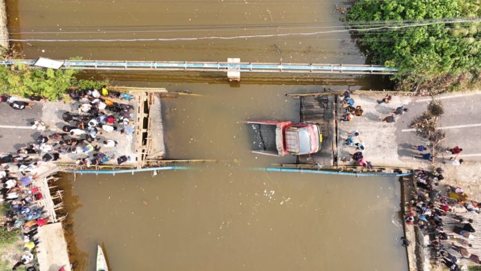 Jembatan Ambruk