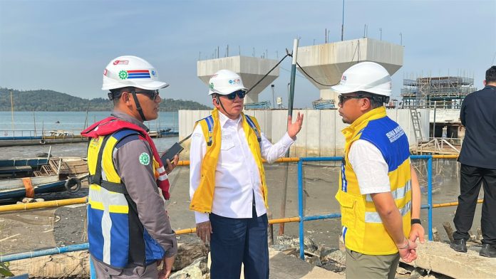 Jembatan Penghubung Pulau Laut